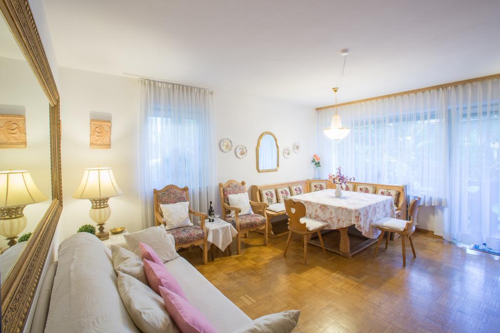 Apartamento Landhaus Alpenblick Garmisch-Partenkirchen Habitación foto